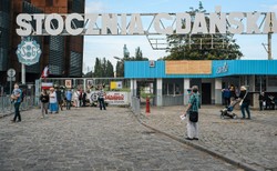 Bracia Kaczyńscy będą mieli swoją tablicę. Stają się bohaterami strajku w Stoczni Gdańskiej im. Lenina