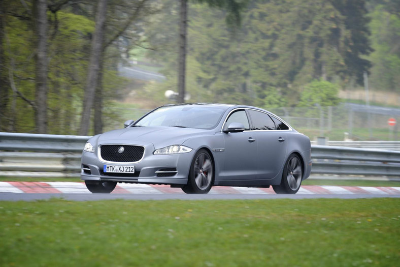 Jaguar XJ Sport w roli taxi na Nurburgringu