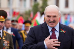 Skąd Łukaszenko bierze środki na armię? Polska ma w tym swój udział