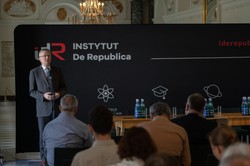 Zredukowano zatrudnienie w KPRM. Instytut Pokolenia i Instytut De Republica do likwidacji