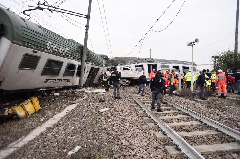 Tragiczny wypadek pociągu pod Mediolanem. Dwie osoby zginęły, ponad 100 rannych