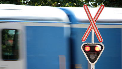 Gázolás miatt késnek a vonatok Rácalmás és Dunaújváros között