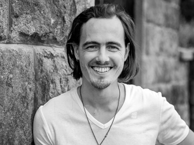 Olasz Renátó: „Szeretem a váratlan pillanatokat, a keresetlenséget, a meglepőt”