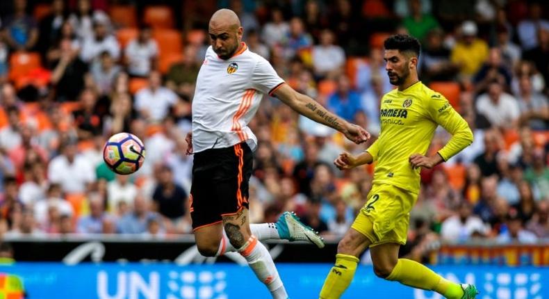 Valencia's Simone Zaza (L) fights for the ball with Villarreal's Alvaro Gonzalez during their Spanish La Liga match, at the Mestalla stadium in Valencia, in May 2017