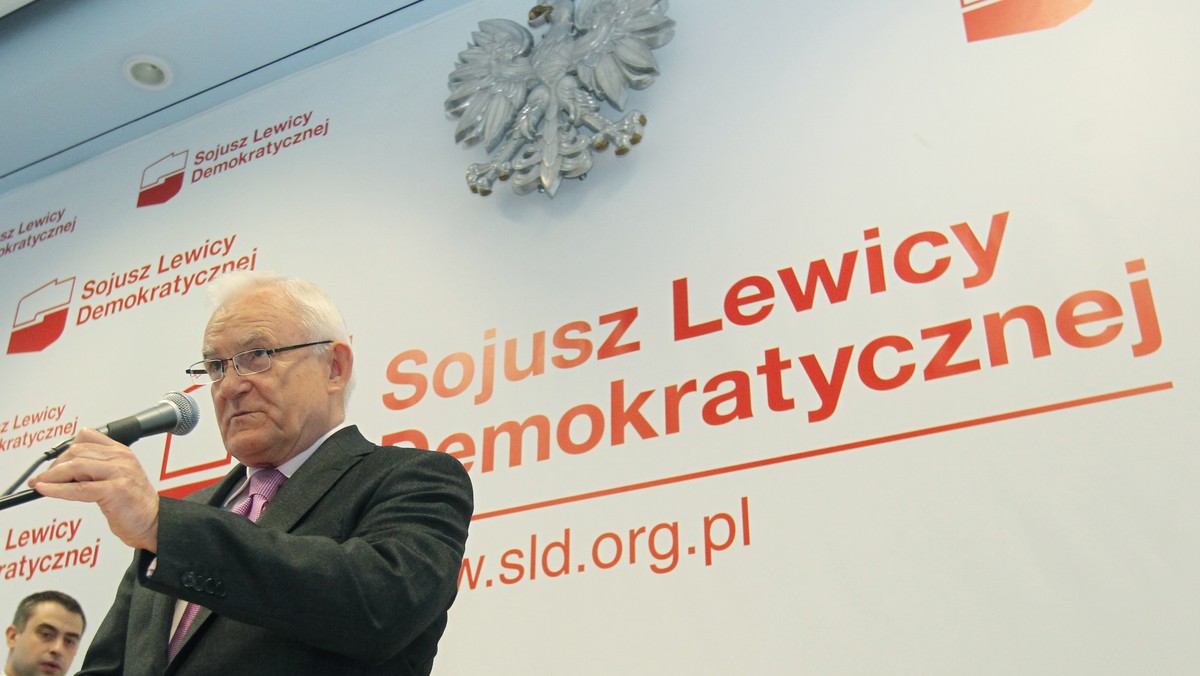 Szef SLD Leszek Miller ponowił apel do PO o poparcie przygotowanego przez Sojusz wniosków o Trybunał Stanu dla b. premiera Jarosława Kaczyńskiego i b. ministra sprawiedliwości Zbigniewa Ziobro. PO nie chce tego robić, ale nie jest pewne, czy złoży własne. - Wyrok sądu jest miażdżącym przykładem, który powinien przestrzegać każdego zwolennika IV RP. Wyrok sądu potwierdza jak w państwie pana Kaczyńskiego i pana Ziobro funkcjonowały mechanizmy dociekania prawdy - mówił były premier.