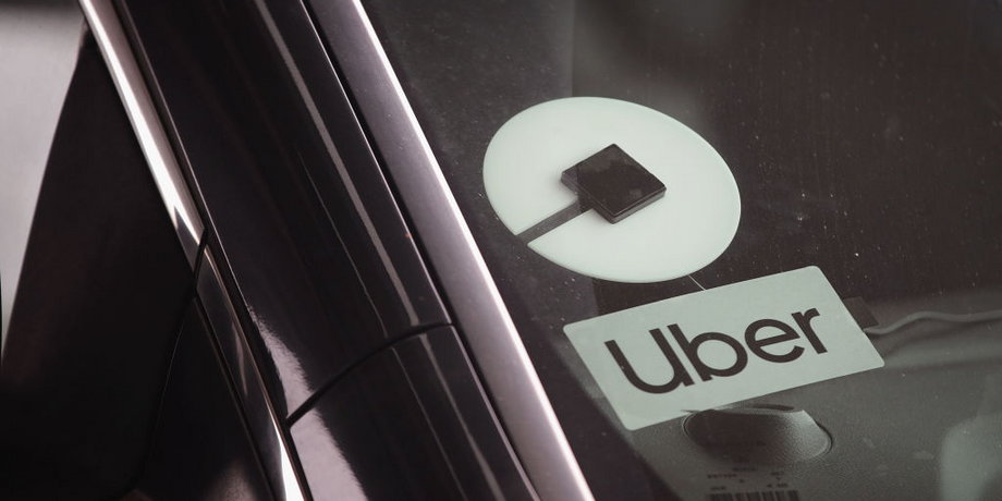 Uber ogłosił, że przeznaczy ok. 300 milionów dolarów na nagrody dla ponad 1,1 mln kierowców na całym świecie.