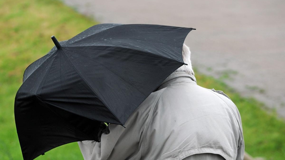 wiatr deszczmężczyzna parasol