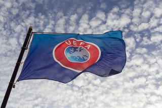 UEFA prowadzi do przerwy, ale jest jeszcze druga połowa [WYWIAD]