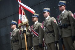 71. rocznica Powstania Warszawskiego. Bronisław Komorowski wręczył odznaczenia