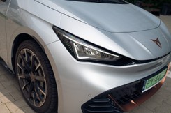 Nowa Cupra ma 231 KM, a napęd na tył robi różnicę. Ile kosztuje Born?