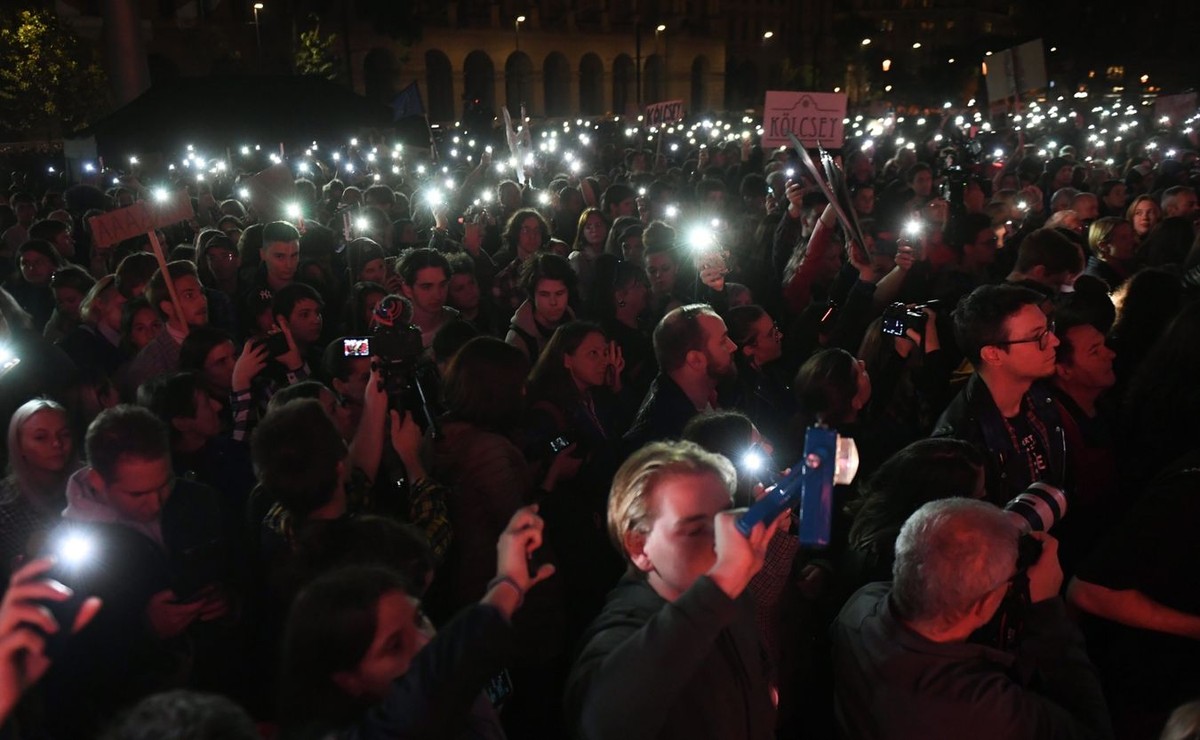 Demonstranci wspierają strajkujących nauczycieli na Węgrzech