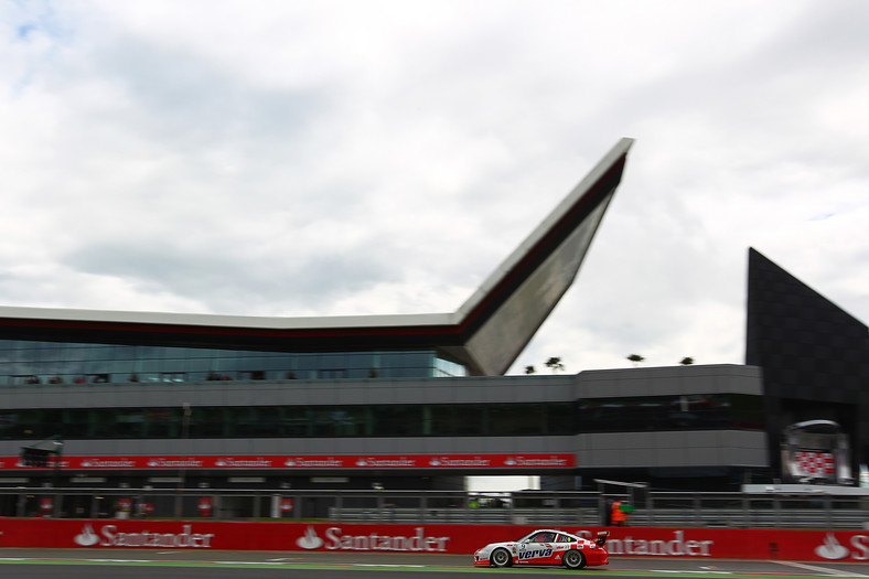 Porsche Supercup Silverstone: Giermaziak czwarty, życiówka Szczerbińskiego