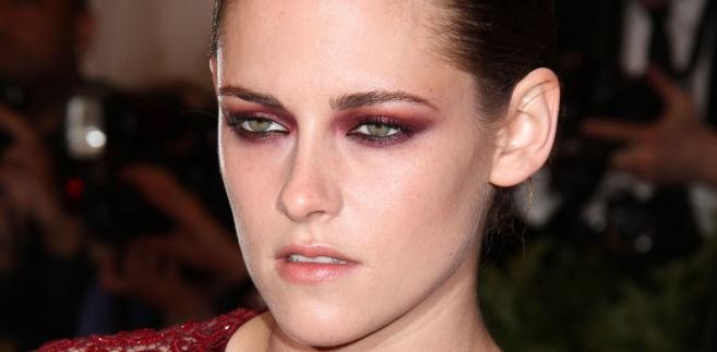 <b>2. Kristen Stewart</b>
<br>
<br>
Ludziom nie podoba się zwłaszcza jej burzliwy związek z Robertem Pattinsonem oraz fakt, ze w życiu prywatnym sprawia wrażenie niesympatycznej.