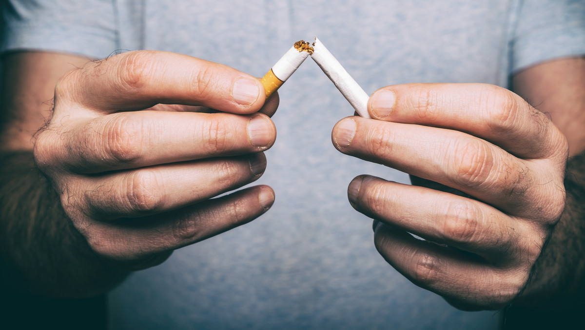 Wszyscy zdajemy sobie sprawę z tego, że palenie papierosów prowadzi do poważnych konsekwencji zdrowotnych. Choroby płuc, w tym nowotwory i przewlekła niewydolność żylna to te najgroźniejsze, a przy tym niestety powszechne wśród palaczy. Nie potrafisz rzucić? Spróbuj przynajmniej zmniejszyć ryzyko.