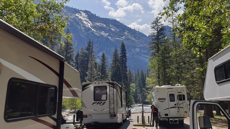 fot. RV Dump station w Yosemite Valley - Upper Pines - widoki piękne, nawet przy opróżnianiu toalety