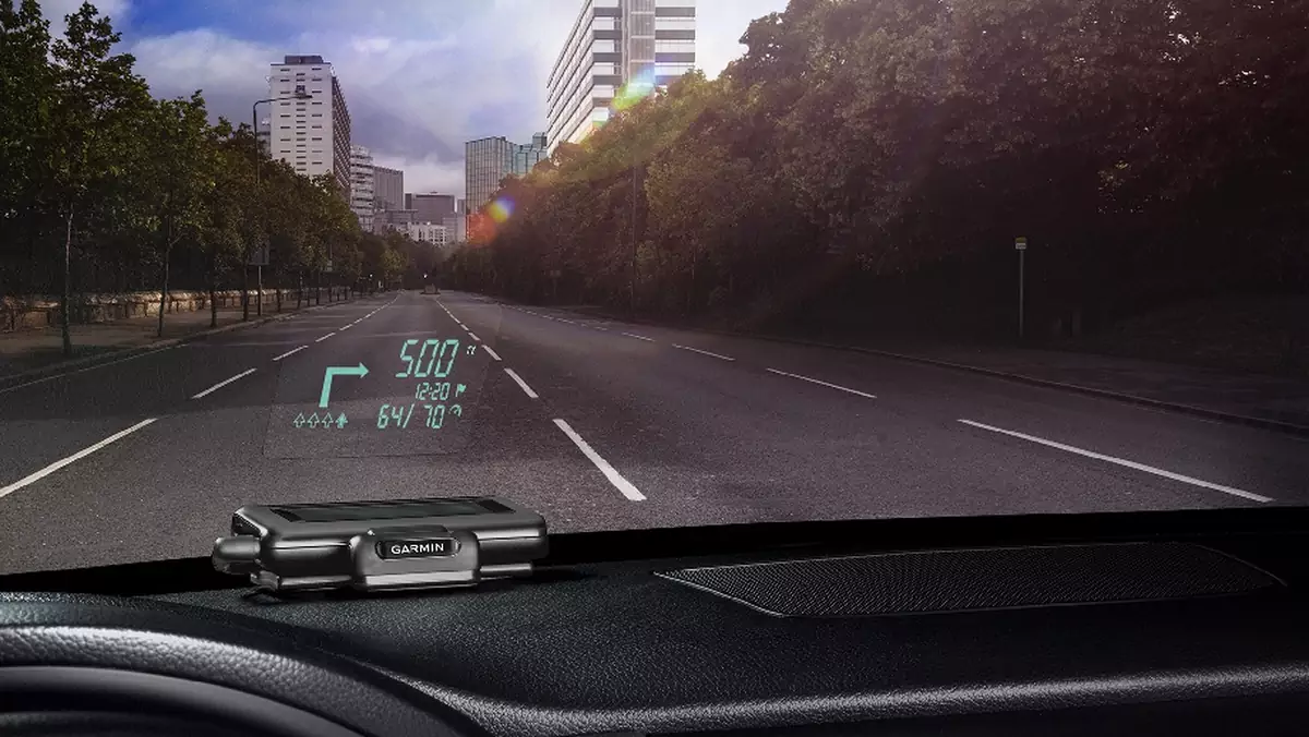 Garmin HUD wyświetla obraz na szybie samochodu lub na własnym przezroczystym ekr