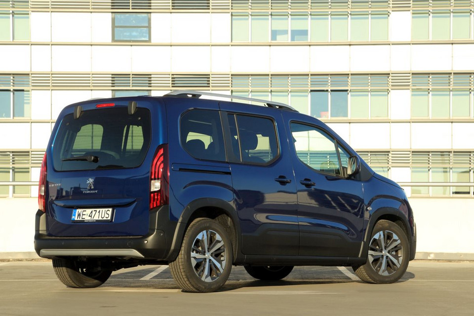 Citroen Berlingo vs Peugeot Rifter dlaczego Peugeot jest