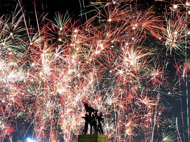 Sylwestrowe fajerwerki w Indonezji