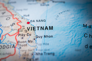 18 osób zaginęło w wyniku powodzi i osunięć ziemi w Wietnamie