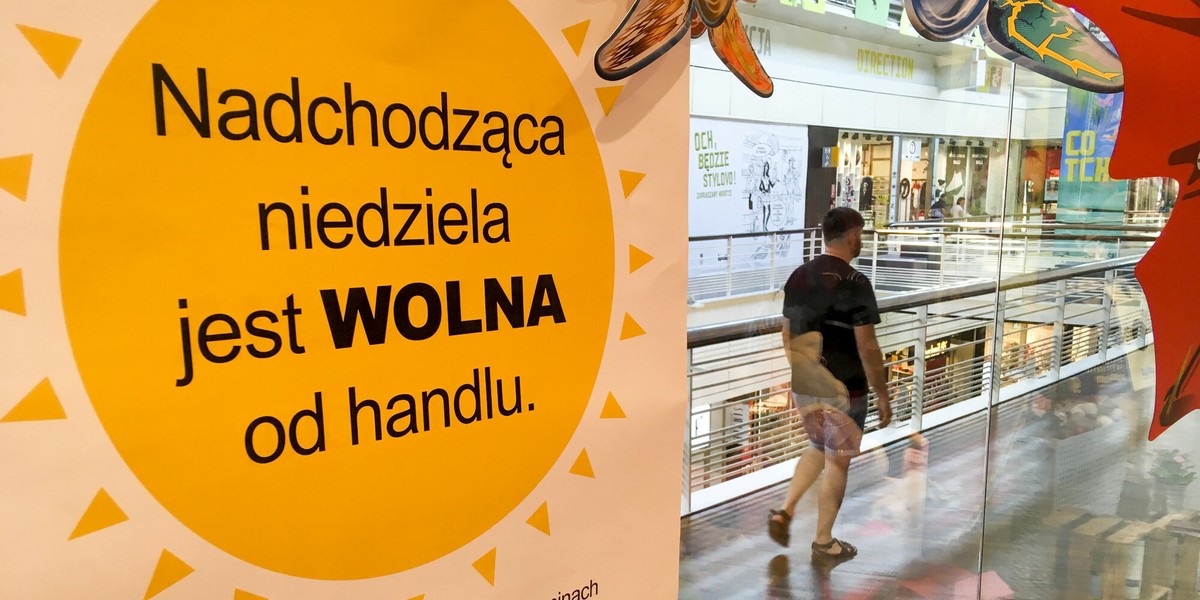 Na początku 2019 roku Centrum Analiz PKO BP wyliczyło, że jedna niedziela niehandlowa ogranicza miesięczny wolumen sprzedaży detalicznej o 1,1 proc.