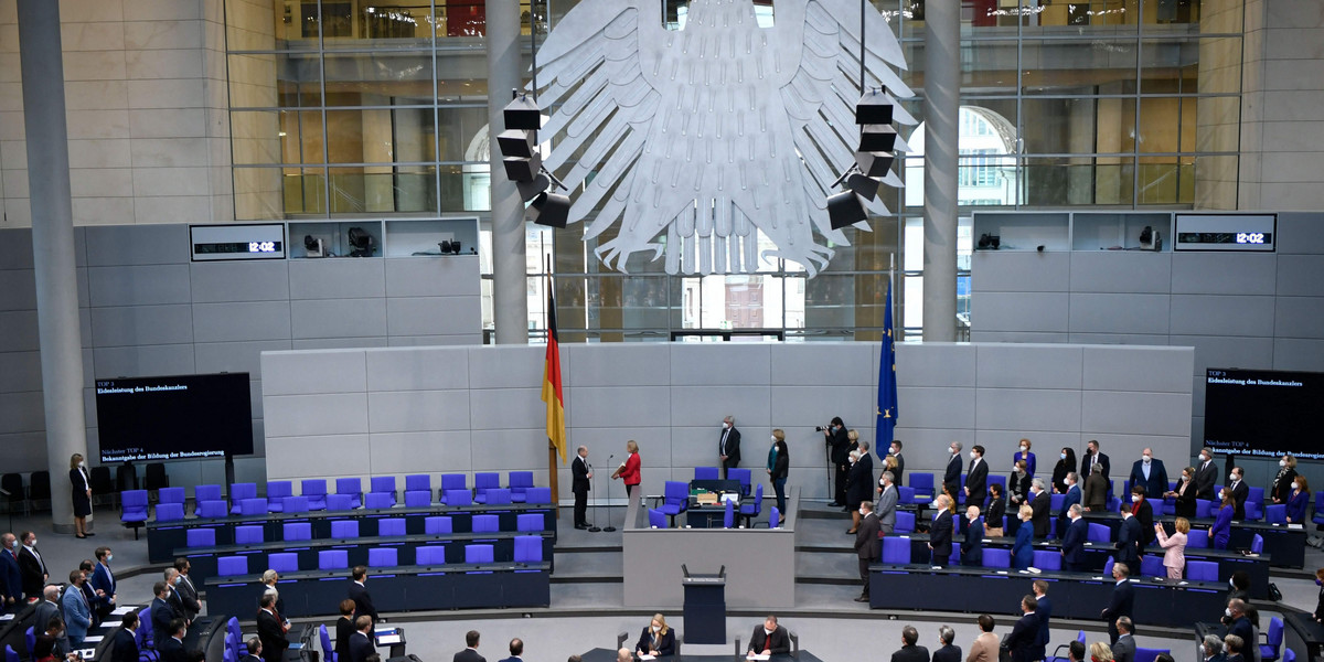 AfD ma szansę na sukces w wyborach do Bundestagu. Na zdjęciu zaprzysiężenie kanclerza Olafa Scholca.