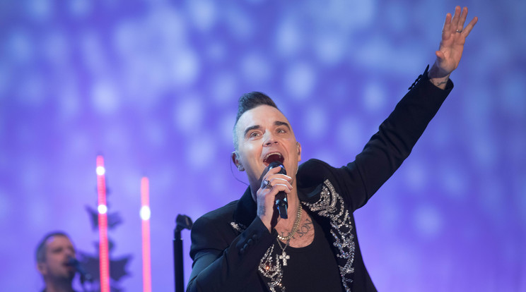 Robbie Williams egy szál fecskében mutatta meg, milyen bombaformában van / Fotó: Northfoto