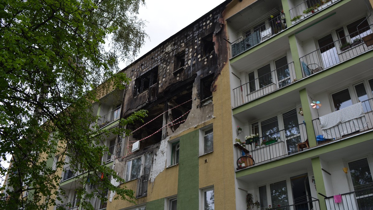 Ogromną odwagą wykazali się podczas akcji ratunkowej po wybuchu gazu w bloku nr 12 przy ulicy Wojska Polskiego w Nowym Targu, strażacy i policjanci. Jeden ze strażaków, który nie był na służbie, a mieszkający w pobliżu rozpoczął ewakuację mieszkańców. Strażak właśnie przechodził wtedy obok bloku, gdy doszło do wybuchu.