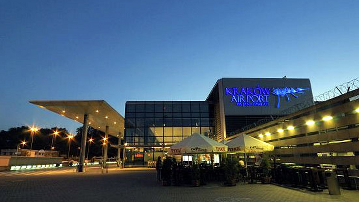 Czterogwiazdkowy hotel przy lotnisku w Baliach będzie gotowy w 2013 r. i wtedy rozpocznie się budowa nowego terminala pasażerskiego - informuje "Dziennik Polski".