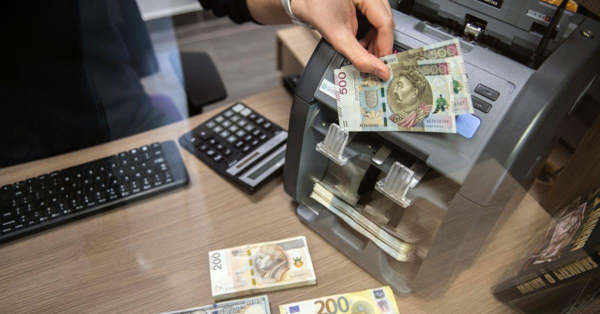  Złoty się osłabia. Ile kosztują dolar i euro? 22.07.2024