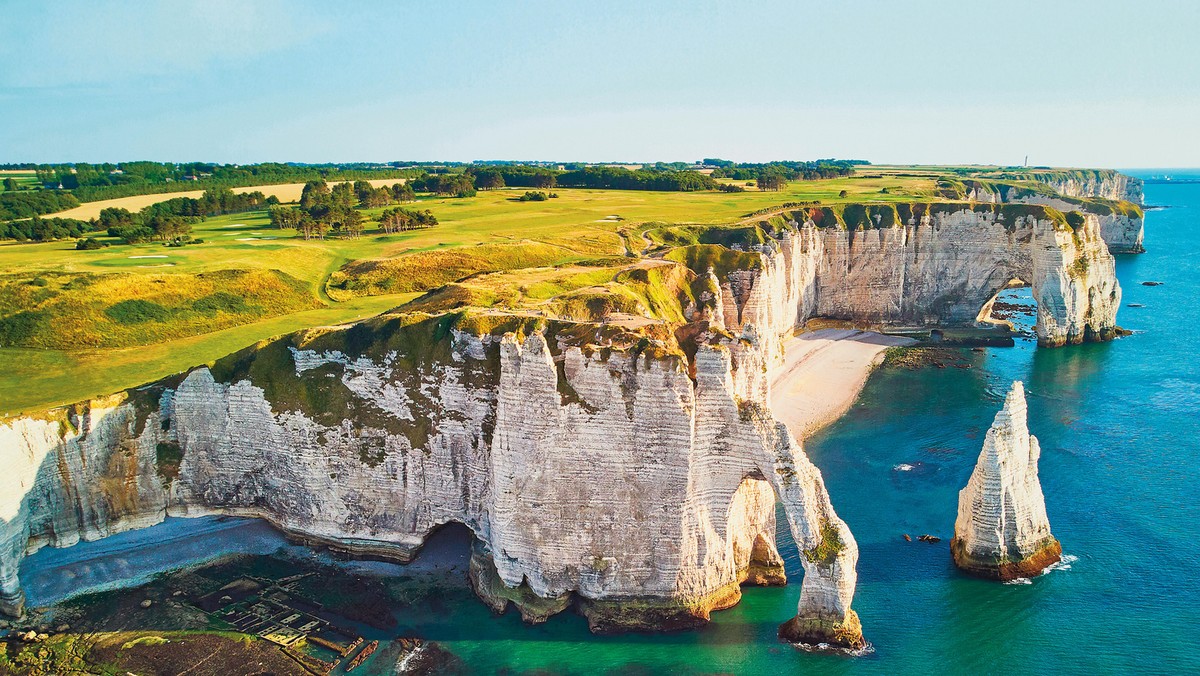 Étretat, najpiękniejsze białe klify w Europie, Normandia.