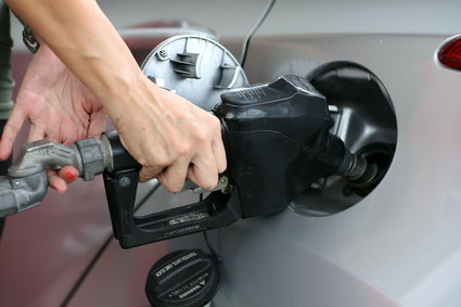 Ile zapłacimy za tankowanie na stacji benzynowej?