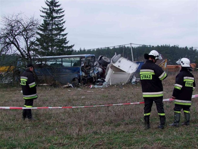 wypadek, bus, Hajdaszek, świętokrzyskie, ofiary, zabici, ranni