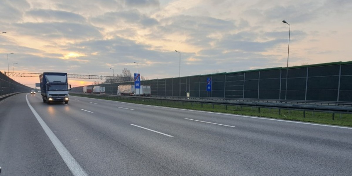 Autostrada A2 od Warszawy do Pruszkowa będzie miała dwie jezdnie po cztery pasy ruchu, a dalszy odcinek do Łodzi będzie miał dwie jezdnie po trzy pasy ruchu