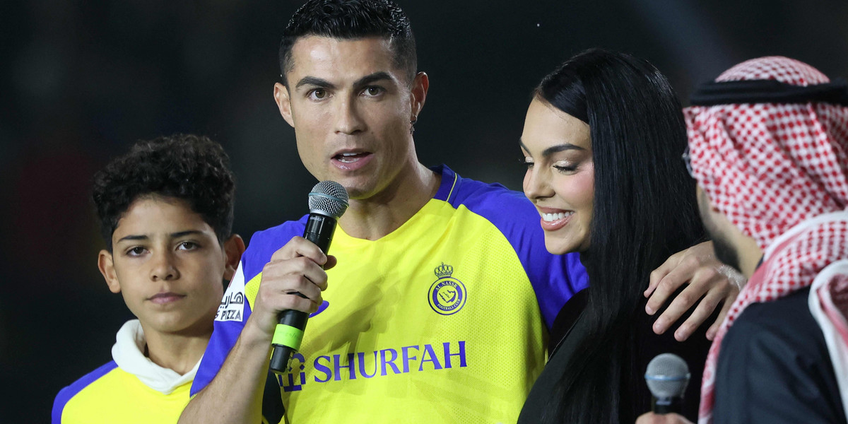 Cristiano Ronaldo pojawił się na prezentacji w nowym klubie z całą rodziną.