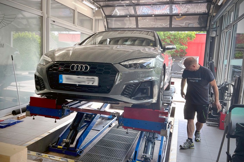 Tehnički pregled vozila - ilustracija