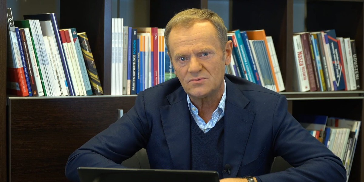 Donald Tusk rozzłościł posłów partii rządzącej swoim wpisem na Twitterze. 