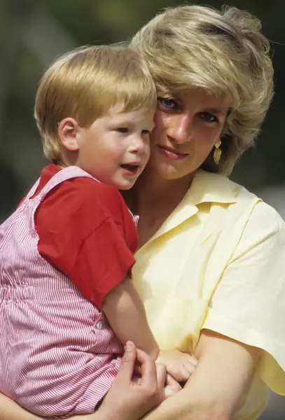 Księżna Diana i książę Harry / Georges De Keerle /GettyImages 