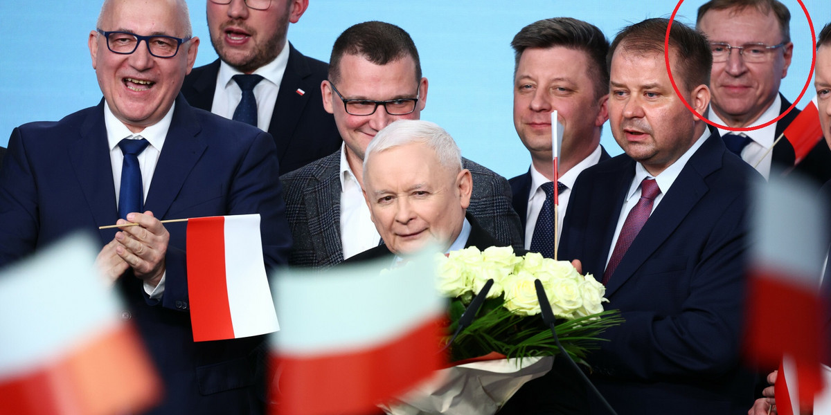 Jacek Kurski za plecami Jarosława Kaczyńskiego