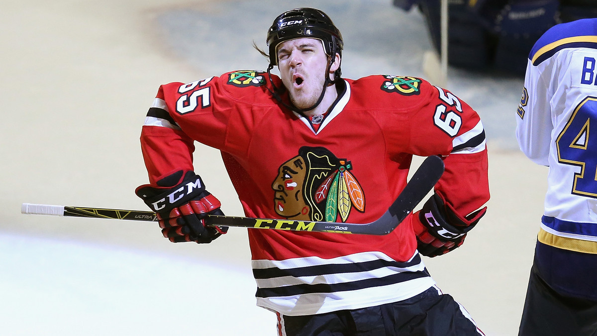 Andrew Shaw podpisał nowy kontrakt z Montreal Canadiens, po tym jak trafił do Kanadyjczyków w ramach wymiany podczas draftu. Były skrzydłowy Chicago Blackhawks będzie Kanadyjczykiem do 2022 roku.