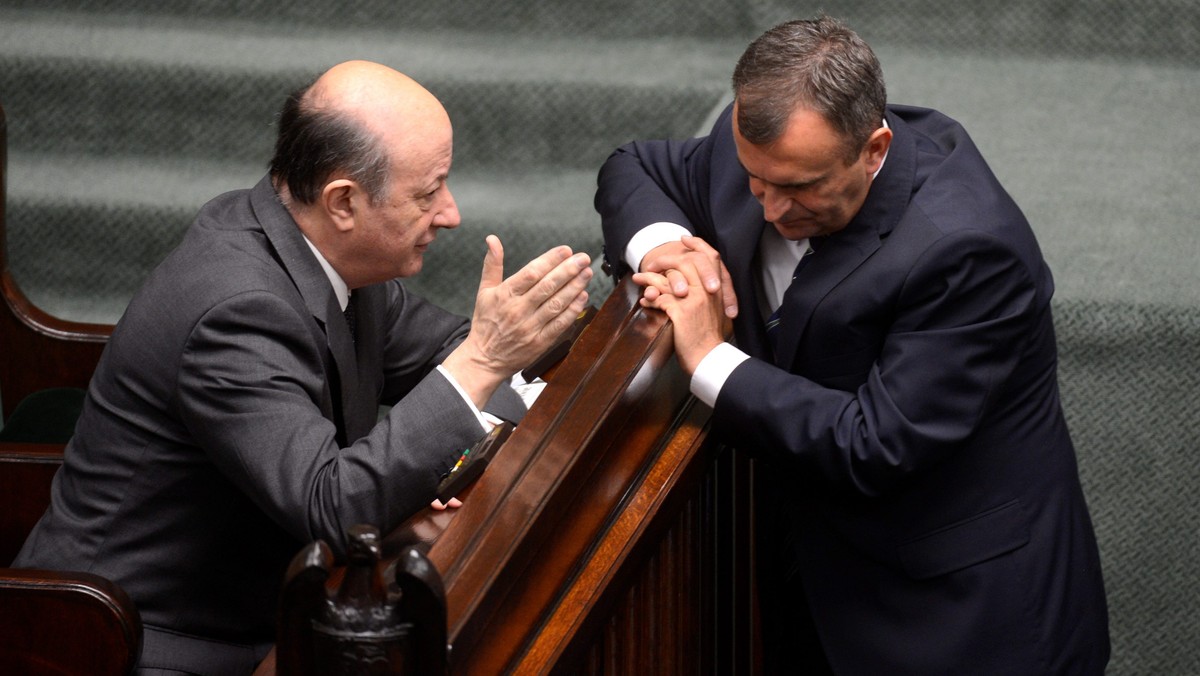 Budżet będzie opłacał składki za osoby zajmujące się dziećmi - zdecydował Sejm, przyjmując w piątek nowelizację ustawy. Dzięki temu osoby nieubezpieczone, przedsiębiorcy i rolnicy zyskają analogiczne uprawnienia jak pracownicy korzystający z urlopów wychowawczych.