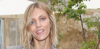 Anja Rubik pokazała na nagie zdjęcia. Nie jest na nich sama! "Powrót do natury"