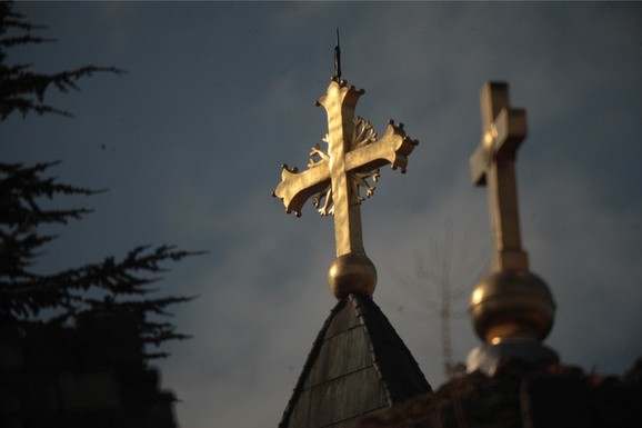 PUCANO NA PRAVOSLAVNI KRST I GROBLJE U TRAVNIKU Oglasio se Odbor za zaštitu prava Srba