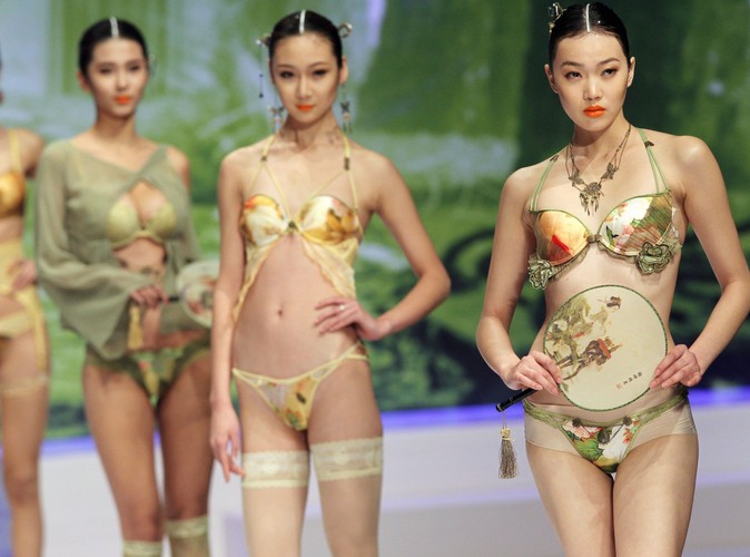 Prezentacja projektów konkursowych China Fashion Week w Pekinie