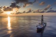Statek JOIDES Resolution, którym z portu Papeete na Tahiti na Oceanie Spokojnym wypłynęła w 2010 r. ekspedycja prof. Yoheya Suzukiego.