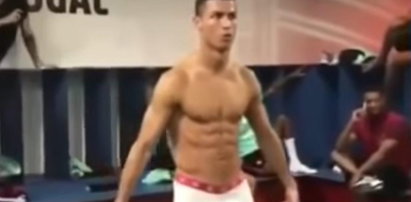 Ronaldo w samych bokserkach. Ten film podbija sieć