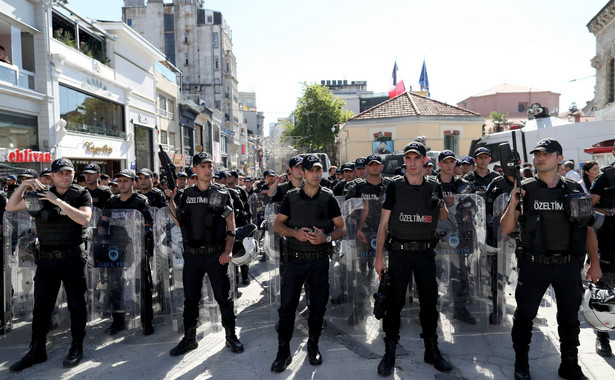 Turecka policja użyła kauczukowych kul przeciw uczestnikom parady równości