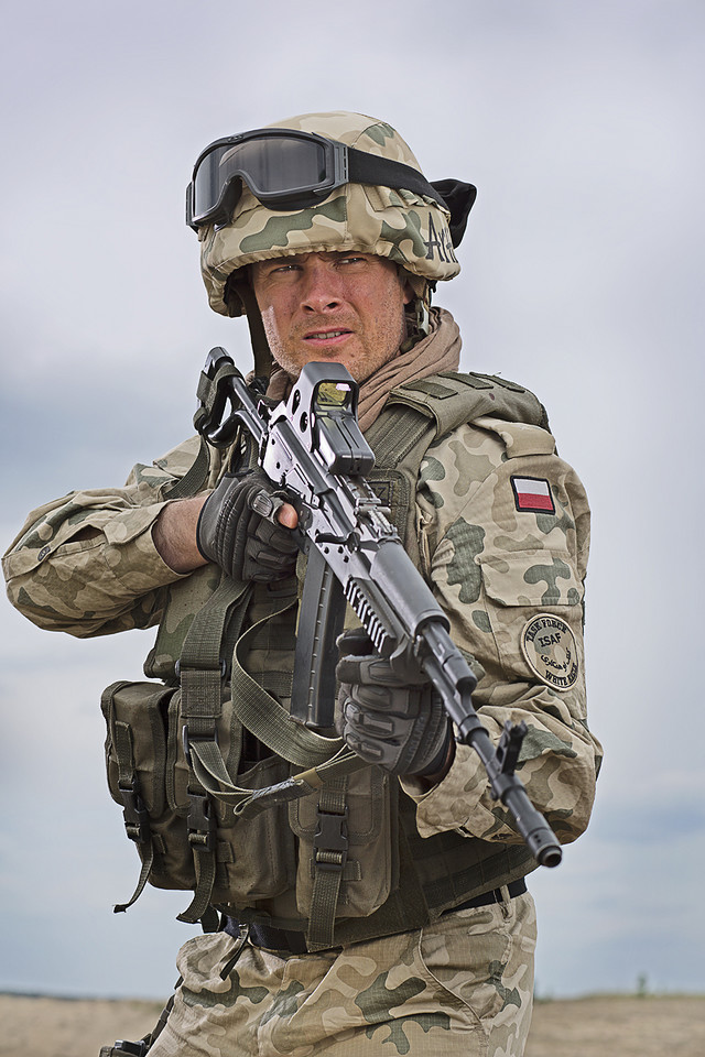 Paweł Małaszyński w serialu "Misja Afganistan"