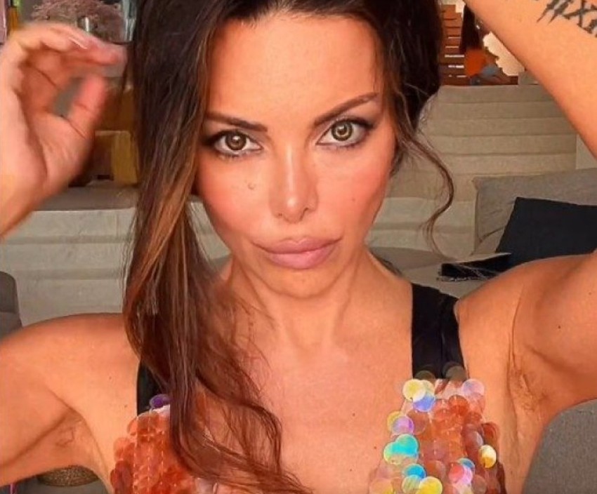 Nikolina Pišek pušta dlake ispod pazuha