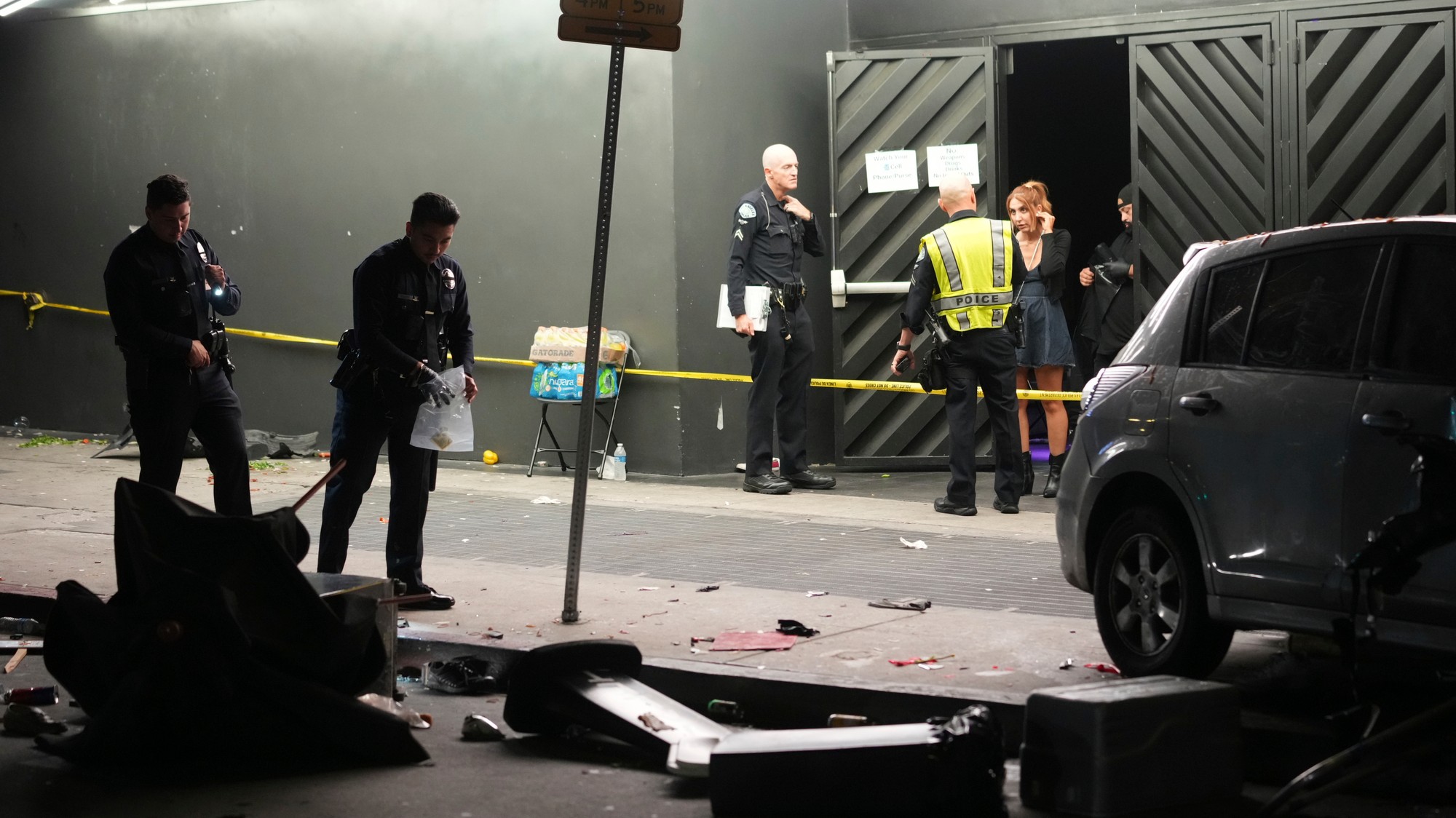 Do davu ľudí v štvrti East Hollywood v americkom meste Los Angeles narazilo vozidlo.