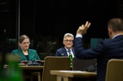 Prof. Pawłowicz nękana po wyroku TK? OKO.press zaprzecza i pokazuje nagranie [WIDEO]